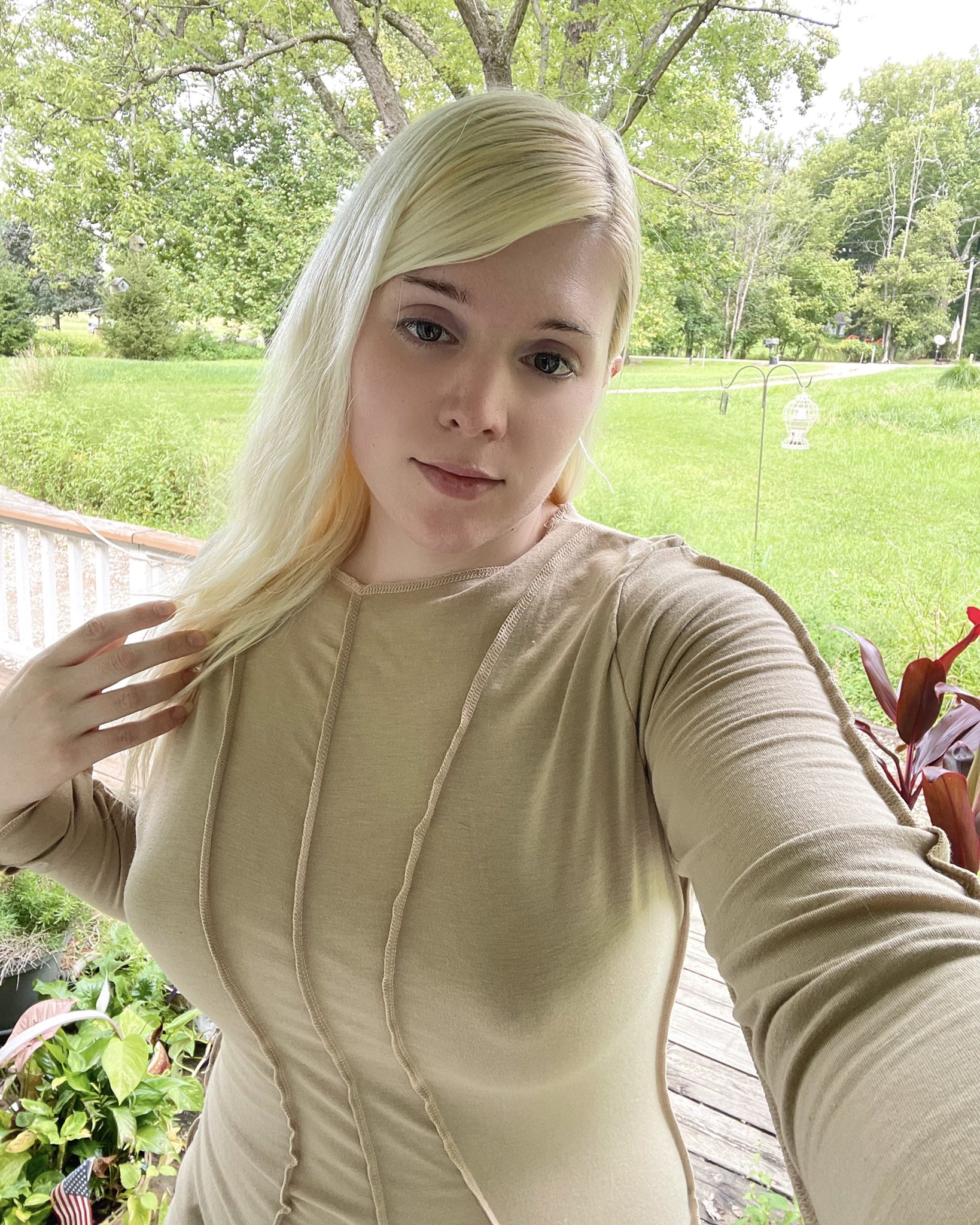 🏳️‍⚧️ Amanda Rae 🏳️‍⚧️ on Twitter: "No makeup no problem 😚 Right? 👀 https://t.co/c5qF4943jn