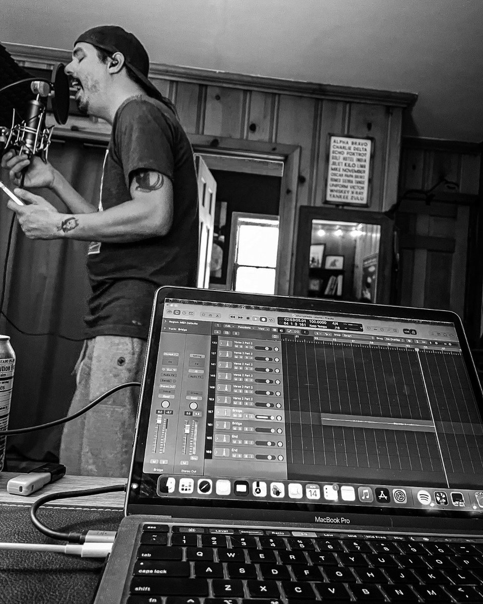 We have so much to show you. 🖤 11 days until “Runaway”is released!! Click the link in our bio to pre-save the track on @spotify!!
-
-
-
-
-
-
-
-
-
-
-
-
-
-
-
-
#HereLiesTheHero #HLTH #HLTH2k22 #NewSongSoon #Runaway #PostHardcore // @dreamxscene //