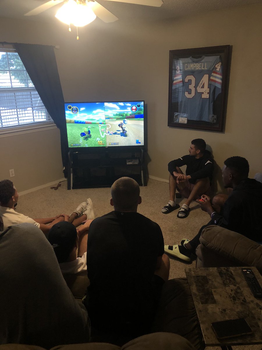 Had the wideouts at the house for some bonding and food!! Beyond grateful for this group. #D2WRU #WeEaton