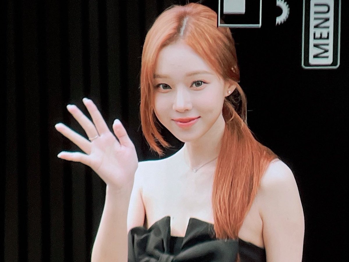 glitterjams's tweet image. aespa really look like powerful ceos at ysl beauty’s event today 🤵🏻‍♀️🤵🏻‍♀️🤵🏻‍♀️🤵🏻‍♀️