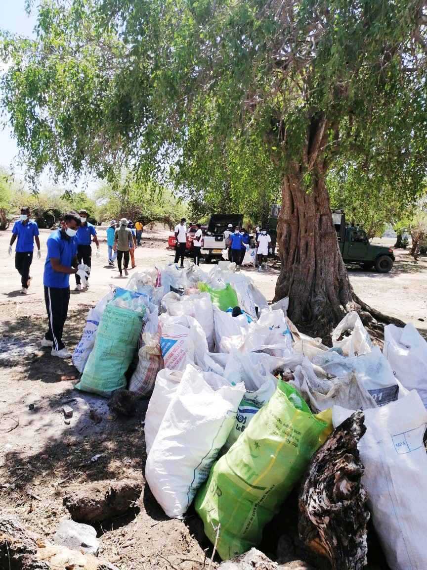 dimosrilanka's tweet photo. #DIMO joined its hand with the #DWC to be a part of the #Kumana #CleaningProject. This was organised on the 10th of August as a result of the annual "Padha Yathra" pilgrimage from Jaffna to Kataragama.
#conservation #wildlife #wildlifeprotection #cleanupproject #sl https://t.co/TNHBk8oi8D