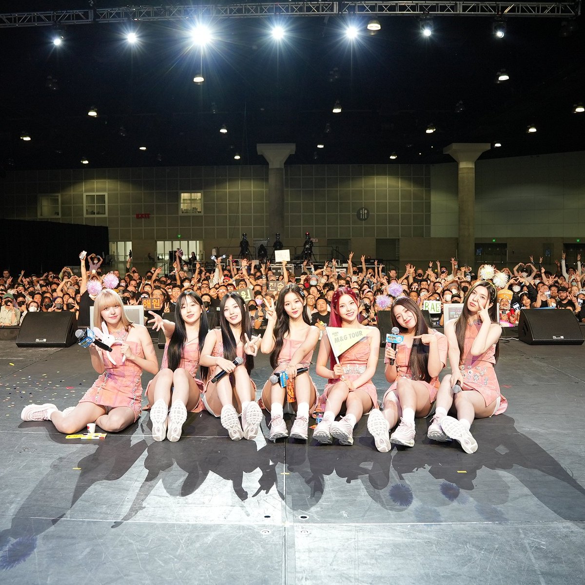 nmixxpics_'s tweet photo. NMIXX special stage cover at #KCON2022LA 

Very Nice - Seventeen 
Décalcomanie - Mamamoo https://t.co/UDjijarvNs