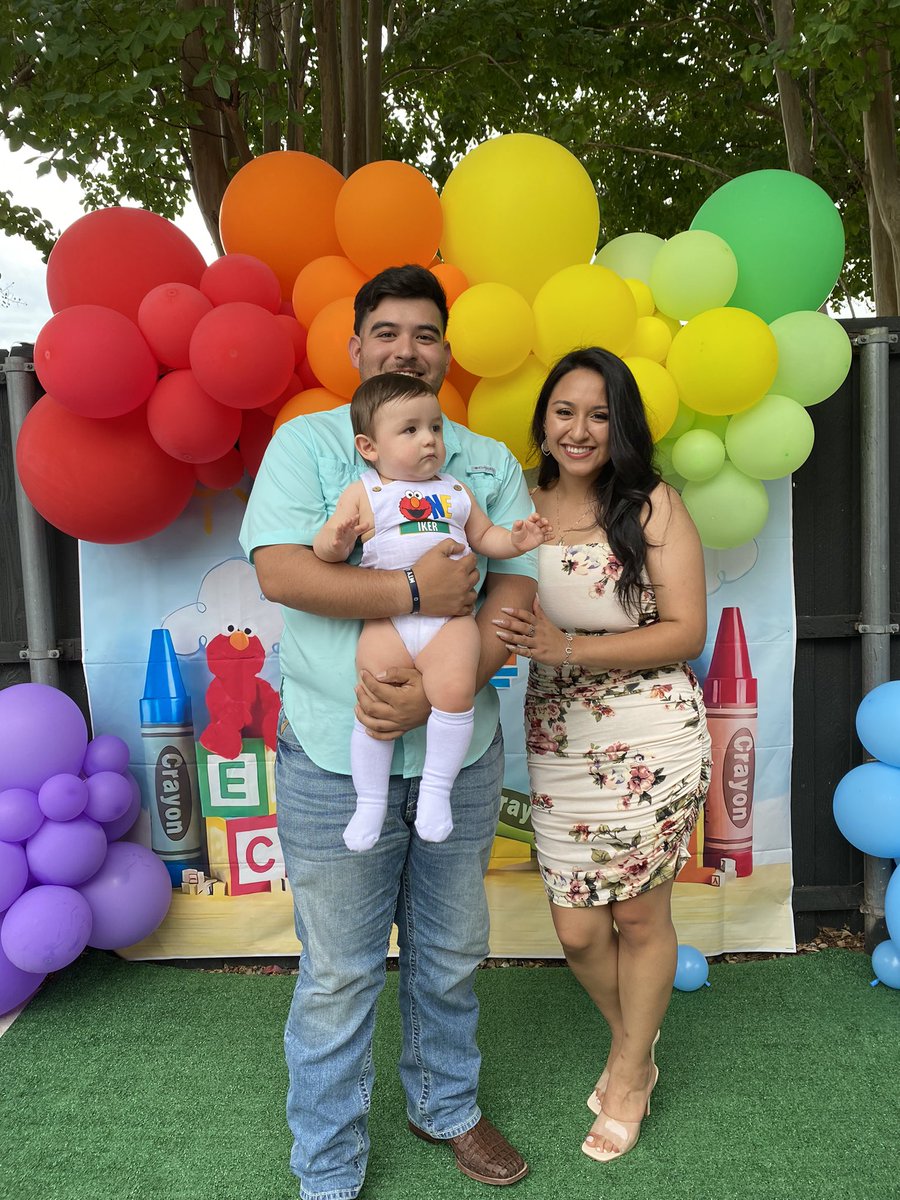 lobitogonz's tweet photo. Next time we take a pic like this, it’ll be with ours https://t.co/w6O1lFu5t2