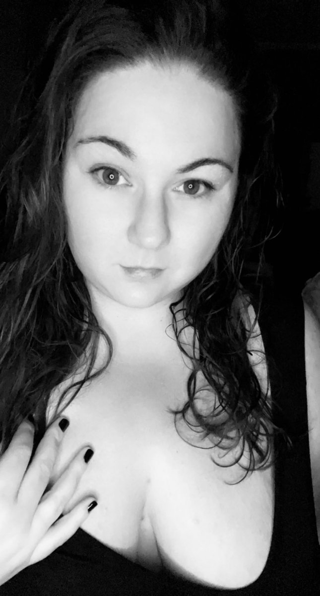 QueenRaspberry2's tweet photo. Everyone who sees this, send $10 for snacks. Princess wants a DoorDash smorgasbord 👅🍱🤤😋

#Findom #Worship #Cashcow #Dominatrix #HumanATM #Humiliation #FemDom #Paypig #BBWFemDom #NSFW #NSFWTWT #finsub #plussize #bbw #chubby https://t.co/KqU7764K4m
