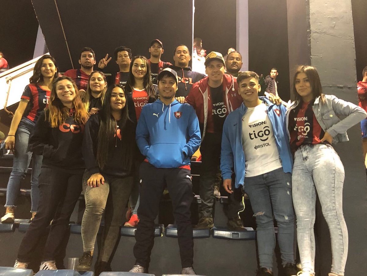 comite_ccl's tweet photo. CCP vs Guaraní ♥️💙
#comitecerristaslimpeños❤💙 
#limpioterritorioazulgrana 
#CCL
#SiemprePresente
#HastaelFinal
🌪♥️💙 https://t.co/mVBfKsfy2t