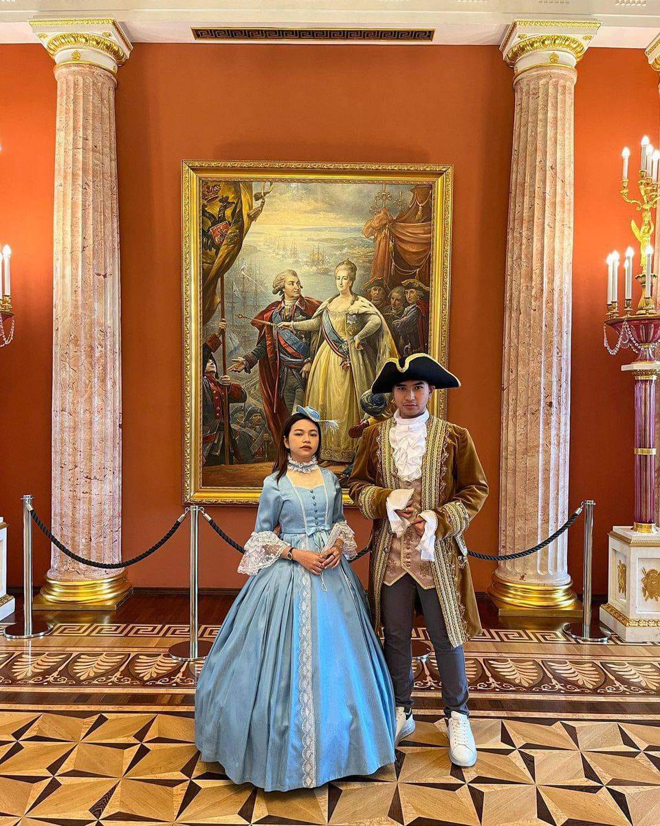 RalovaPrabumul2's tweet image. Dalam rangkaian acara
#DangdutGoesMoscow belum langkap kalo @lida_raravc &amp;amp; hariiputraa_lida2020 belum memakai pakaian tradisional Rusia.

Cantik &amp;amp; ganteng yah mereka 😍
#StreamEntertainment #TiyaraRamadhani #HariPutra