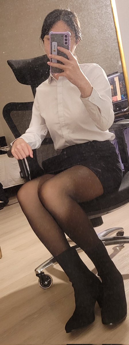 CutieWhitty's tweet photo. OL装就是显腿长啊，我都感觉腿要有一米五了
#伪娘 #女装大佬 https://t.co/cEFHoFB0cD