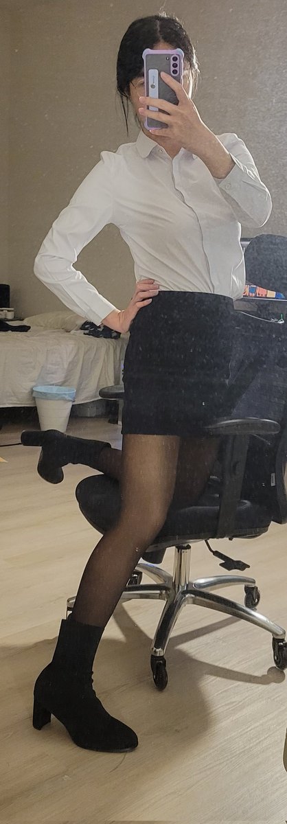 CutieWhitty's tweet photo. OL装就是显腿长啊，我都感觉腿要有一米五了
#伪娘 #女装大佬 https://t.co/cEFHoFB0cD