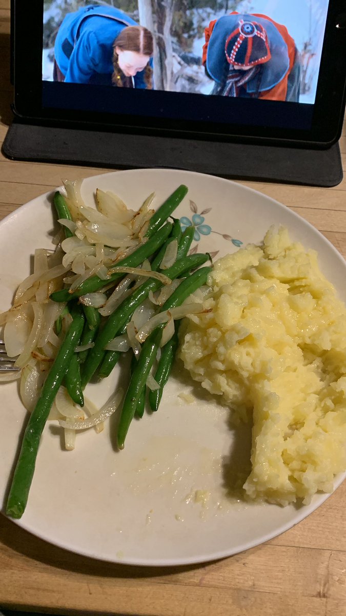 itsmemeala's tweet photo. an onion a day keeps the doctor away! https://t.co/SiCYFEMfAK