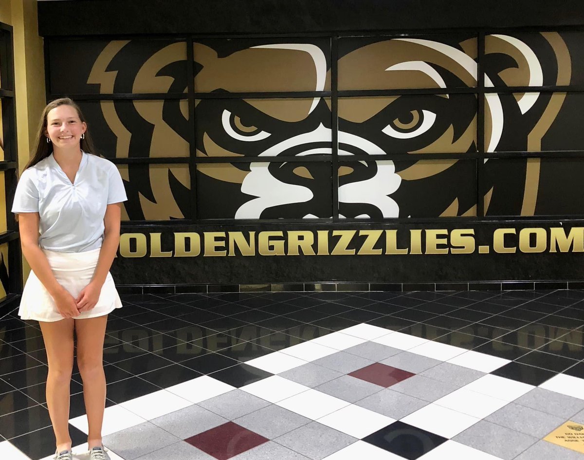 Congratulations to Senior Olivia Hemmila on her verbal commitment to Oakland University to continue her academic &amp; athletic career.
We’re proud of you!
#gohawks ❤️💛