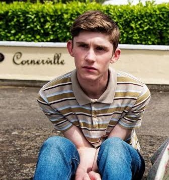 gaysafespace's tweet photo. Eddie de Dating amber é gay (canon) https://t.co/ki88IIj7RY