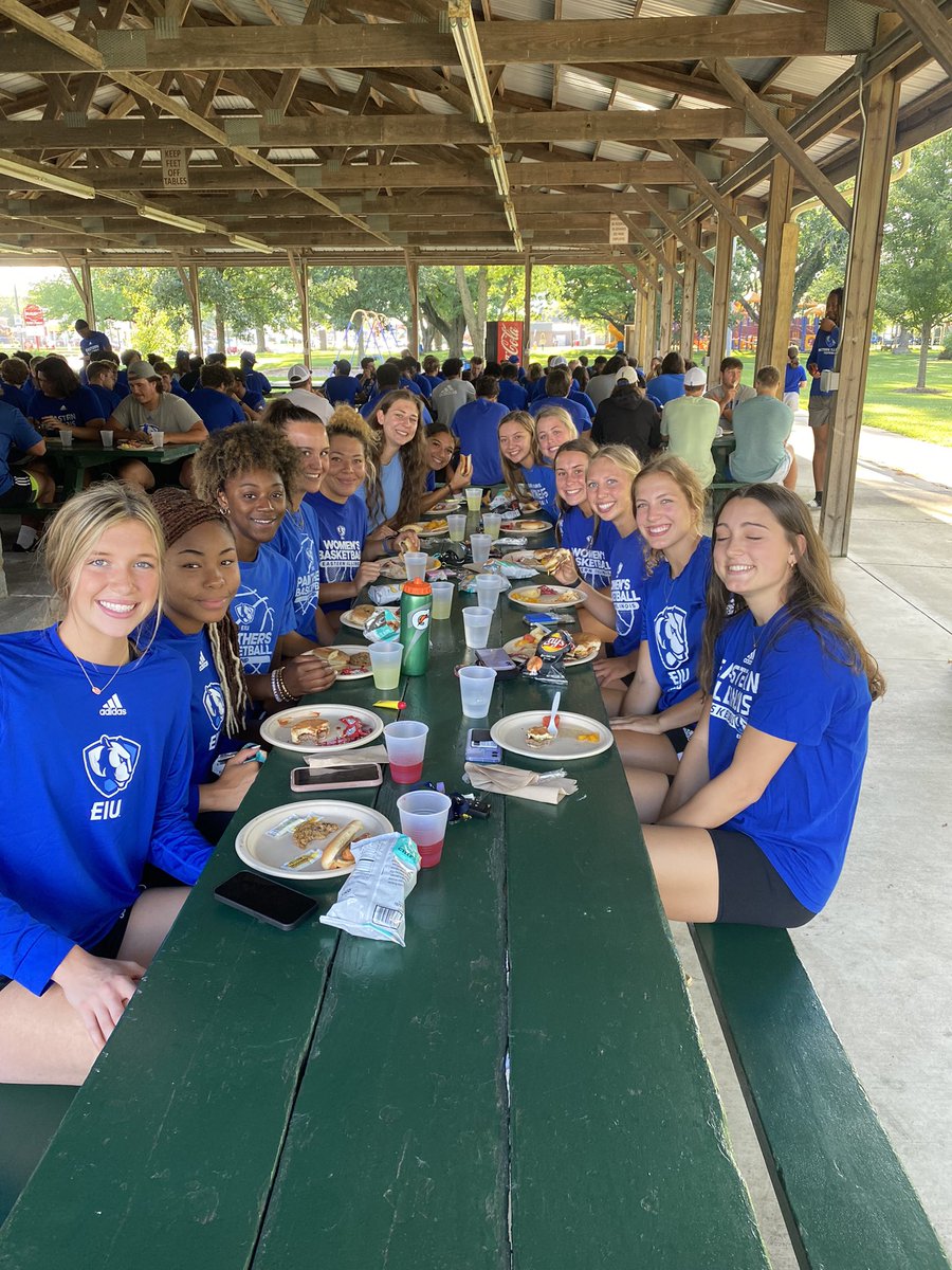 Squad is back in town🙌🏻 #hardsmarttogether