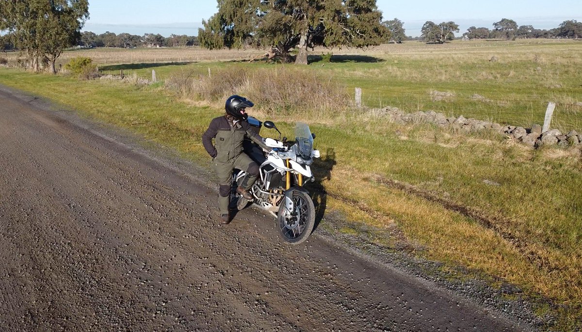 LiamMurphyAstro's tweet photo. I could be anywhere in Australia. No literally, I mean I feel like I could go absolutely anywhere.
The #triumphtiger is only limited by law-enforcement and physics, the @Merlinbikegear Mahala is super comfy in all weather, and there's a real kitchen sink in my #moskomoto panniers https://t.co/tM8x8iRTJM