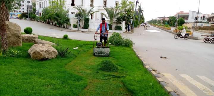 dha_our_home's tweet photo. Grass cutting at Kh-e-Jami Green belt.

#Clifton #DHA #CBC #KarachiSindh #Pakistan #canttboardclifton #CBCserve #horticulture #Plantation #Greenery  #KeepCleanEnviornment https://t.co/a4dOGwP5aP