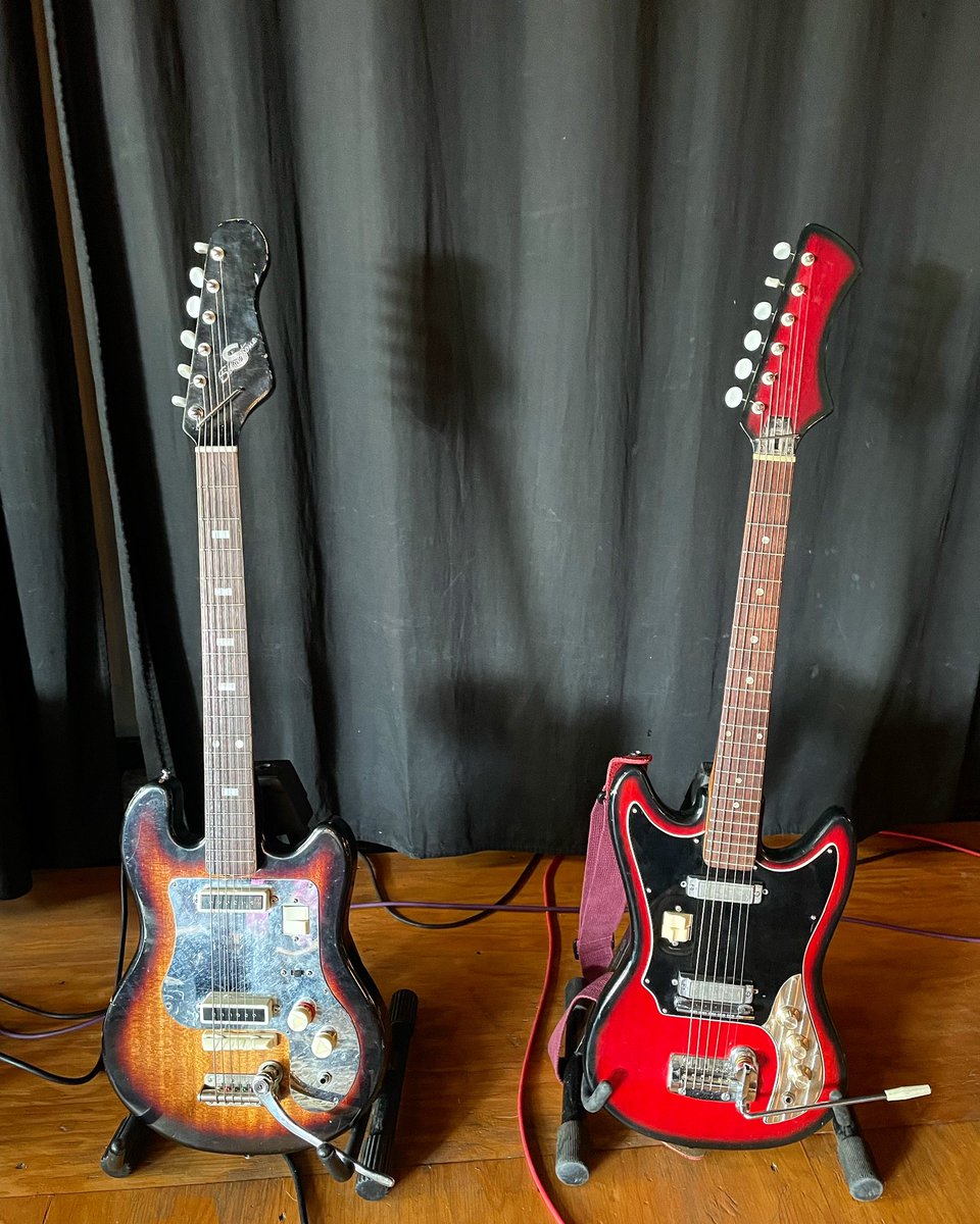 joenolanmusic90's tweet photo. Welcome Lowell and Lenny, making their debut together tonight at The Royal in Nelson. #vintageguitar #silvertone #intermark #japaneseguitars https://t.co/A2zAjBJKfV