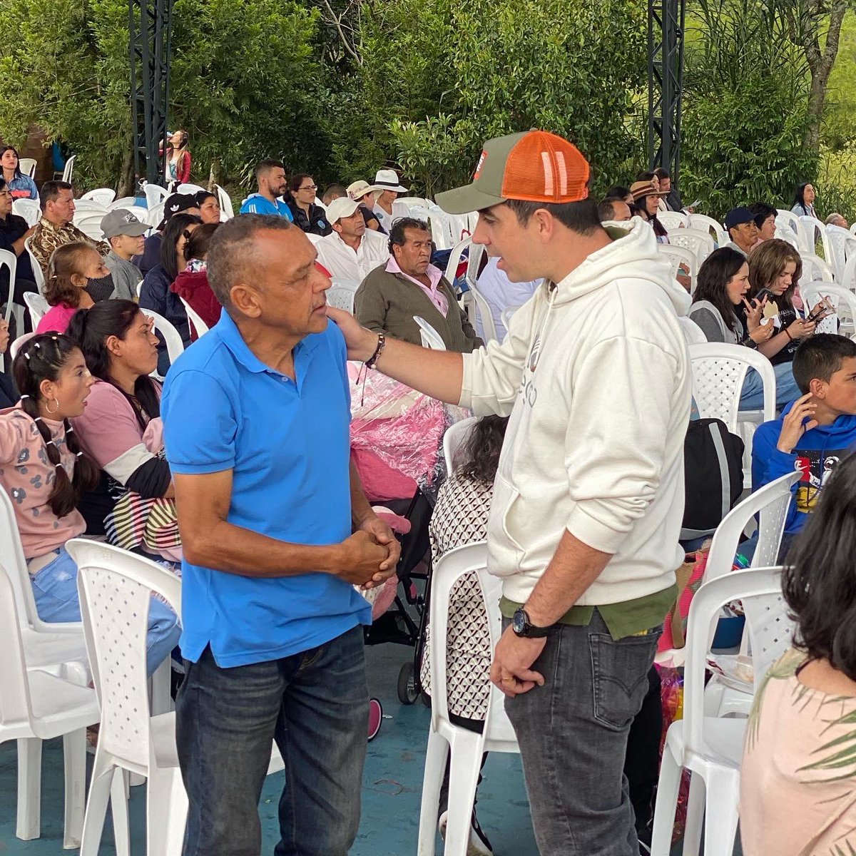 Empezaron los días del campesino!! Los habitantes de Cimarronas, Santa Ana (Alta y Baja), Ojo de Agua, El Rosal, Rio Abajo y Los Pinos, atendieron la invitación a esta celebración. Que alegría encontrarnos y compartir con la gente. #ConversemosRionegro