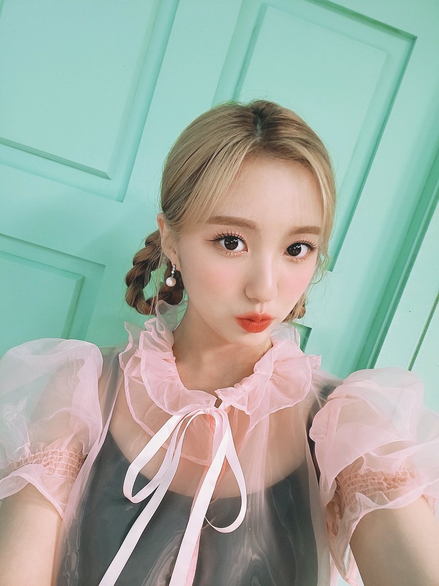 archiveyeseo's tweet photo. happy birthday to the sweetest girl <3 we love you a lot! 

#OurTwinklingJewelYeseo
#어쩔토뭉_저쩔예서_생일축하해 #YESEO #HAPPY_YESEO_DAY #Kep1er https://t.co/MUD9XBpl4e