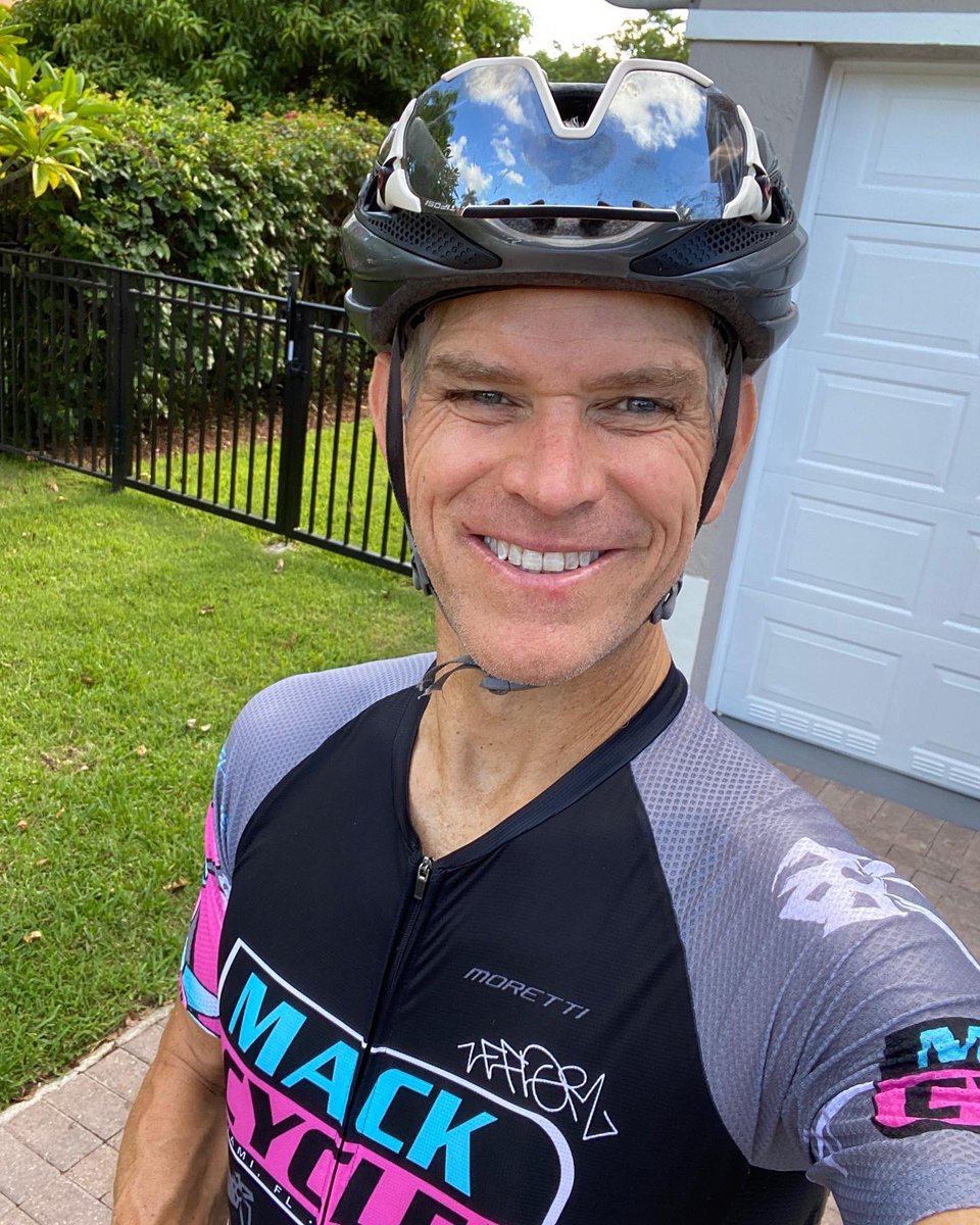 aciperski's tweet photo. Sunday miles. Closing out the training week with intervals. #emptythetank #mackcyclist #mackcycle #triathlete #triathlontraining #ctsathlete https://t.co/oh1Ik8roQf