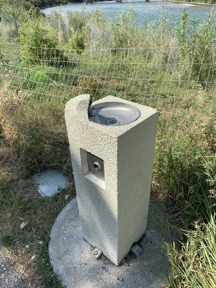 Went for a long run by the river in downtown #yyc and drank more water than anticipated. Looked for fountains for 5K, finally found one and it was disconnected. IMO counterintuitive when trying to promote the trail system during a long hot spell. <a href="/cityofcalgary/">City of Calgary</a> <a href="/JyotiGondek/">Jyoti Gondek</a>