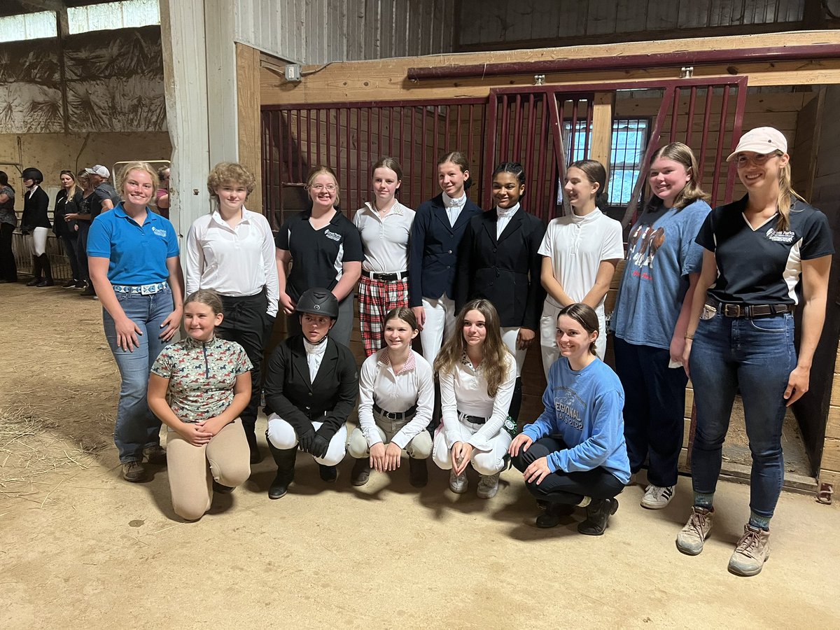 EmmaHurt1976's tweet photo. The #GPET Team had a good day. The High School Team placing 4th and the Middle School Team finished in 1st Place. @greatparks #RideIEA https://t.co/ZTAzpaVtlF