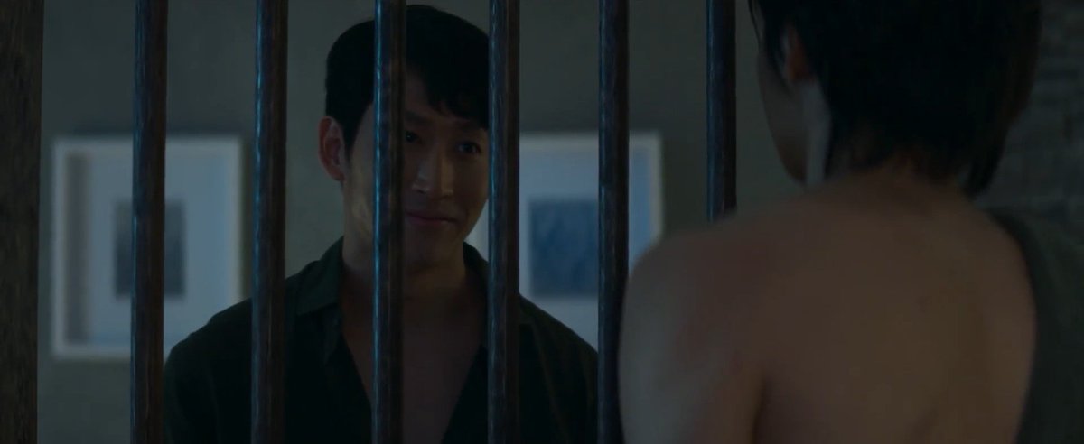 Vikookies's tweet image. Mano isso aqui tá me surpreendendo mt, o roteiro dessa série tá mt bom, os diálogos, as insinuações, o cenário, tipo nessa cena deles conversando através da grade q pode simbolizar como se a relação deles fosse proibida. Sério, já tô fazendo minhas teorias #180DegreeTheSeriesEP2