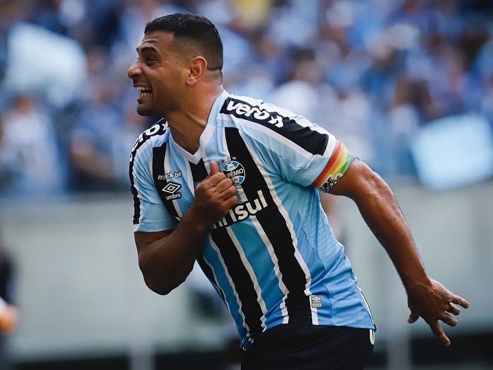 DiegoSouzaDS87's tweet photo. Seguimos juntos em busca do nosso objetivo. Feliz por mais um gol com essa camisa!!! Bora!! 🇪🇪🙏 #DS

📸: @maxifranzoi / @gomktesportivo https://t.co/BqFGiwDgiz