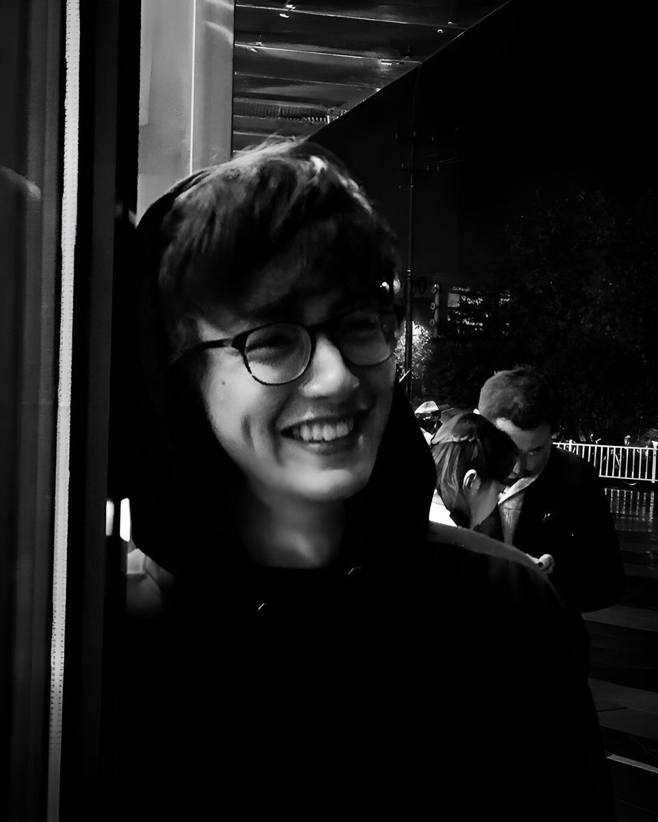 darrenchenfc's tweet photo. Everyday... Every night... Every moment... When I see his smile... I feel.... "Life is in colour, but black and white is more realistic"
#ourguan #hissmile #MeteorGarden2018 #KuanHung  #MyUnicornGirl #DarrenChen #ToBeABraveOne #China #Taiwan 
#ONENONLY #offscreen https://t.co/lqg2RGDuhX