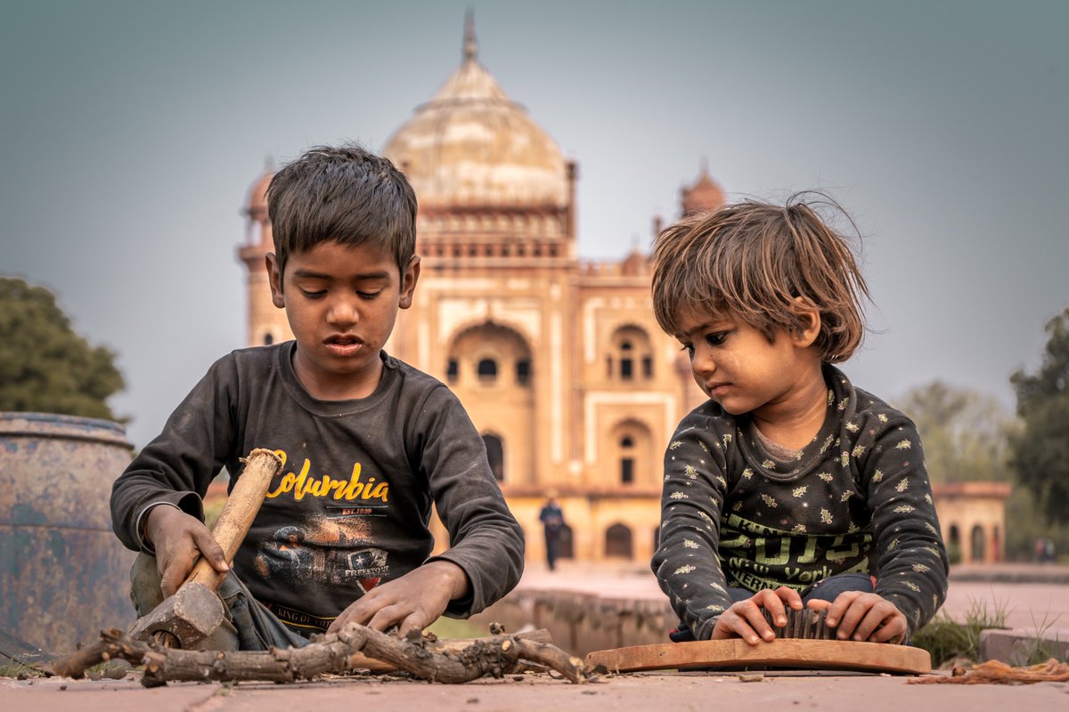 MsgfromIslam's tweet photo. Prophet #Muhammad (pbuh) on helping the widows and the poor: "The person who strives on behalf of the widows and poor is like those who strive in the way of Allah and like those who fast in the day and pray at night." #God #Islam #Generosity #poor #Kindness #sundayvibes #charity https://t.co/vnMNGxKFMC