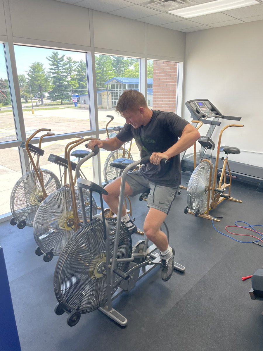 JasonPayne197's tweet photo. @LutherWrestling Getting this guy ready for ya! We’re putting in the work for a great upcoming season! https://t.co/G9q4NOQQWx