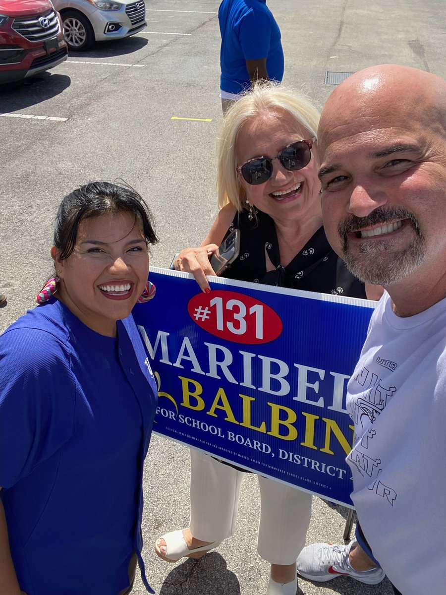 for_maribel's tweet photo. We finished the day with the awesome @UTD_AFT1974 at the JFK Library. One of the most colorful #EarlyVoting sites in the county. Thank you #Teachers for your support! #VoteTuesday https://t.co/WVUISKKAB7