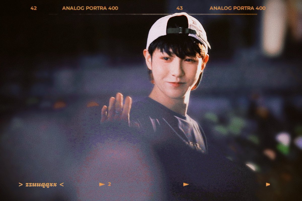 220820 수원 슴콘 SMT #런쥔 #RENJUN  
📸🎞

지금 네가 가진 것은 빨강, 노랑, 파랑 
세가지 색뿐이지만 
넌 모든 색을 만들어 낼 수 있을 거야