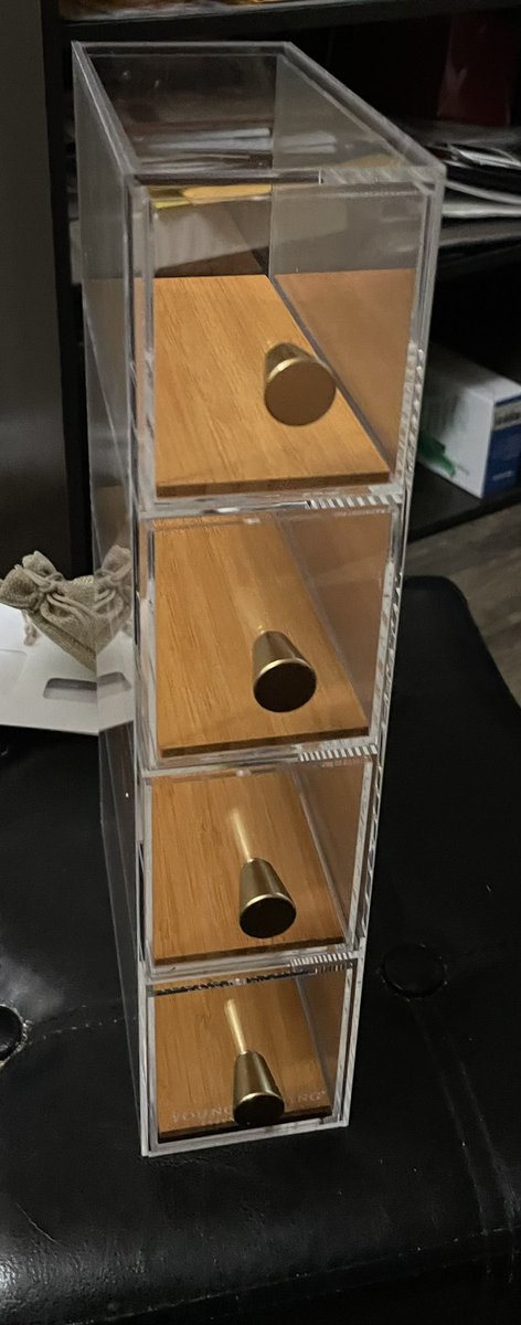 pember_emily's tweet photo. @youngliving #younglivingessentialoils #monthlywellnessbox #essentialrewards #essentialoils #mouthwash #organization https://t.co/xSxIvtfUYY