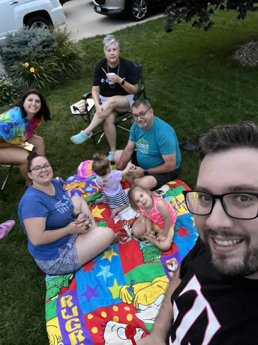 Best way to end a Sunday family dinner during the summer? Ice cream!