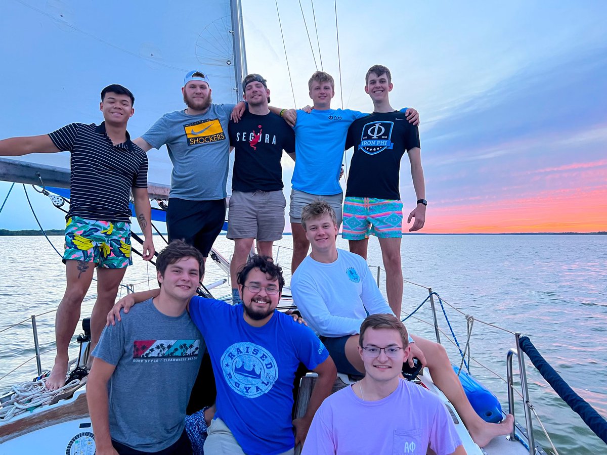 wsuphidelt's tweet photo. This past weekend, our exec team headed to the lake for a sailing exec retreat! ⛵️ https://t.co/EjM19f4zz9