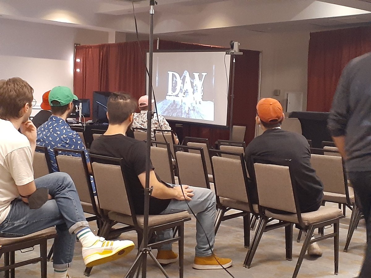 SeanMillsMedia's tweet photo. @peeboopjimdog is bringing us Christmas in August.
#bugcon2022 https://t.co/vouYFzNnGB