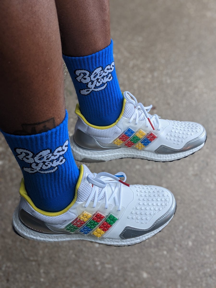 amcmath04's tweet photo. Sunday! #KOTD #Adidas #UltaBoostDNA #LEGO #ashwithkicks #undssunday #soleangles #queenofsole #shoessofresh #thesolefirm #respectherstyle #blackgirlsneakerjoy #blackchicksinkicks #sneakersisterhood #wearyoursneakers #girlwholovessneakers #yoursneakersaredope https://t.co/7EekhItVKp