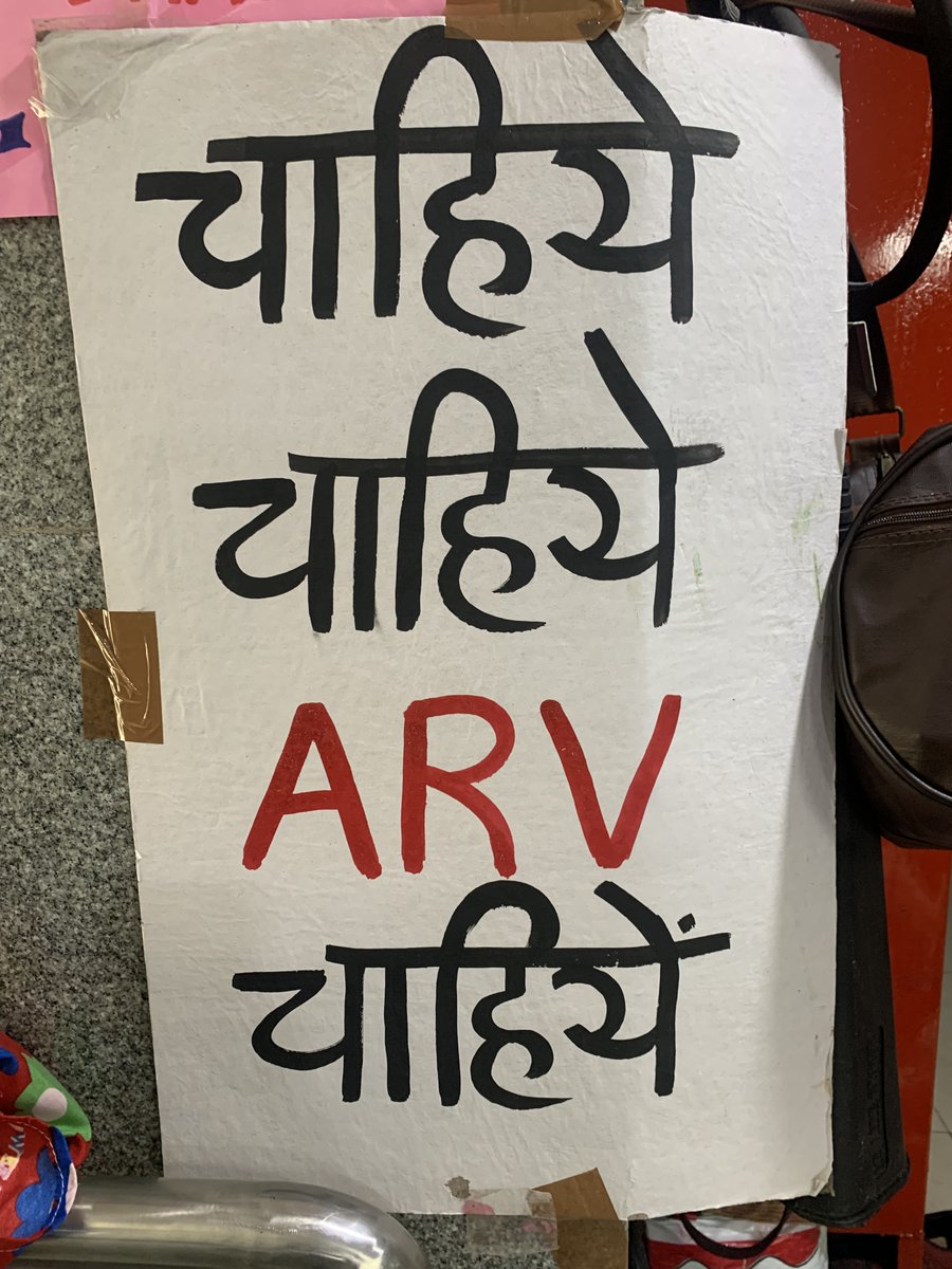 CNShindi's tweet photo. 21 जुलाई 2022 से लोग दिन-रात निरंतर शांतिपूर्वक ढंग से बैठे हुए हैं। इनकी माँग स्पष्ट है कि एचआईवी दवाओं की कमी दूर हो, और नियमित एक-महीने की खुराक हर एचआईवी के साथ जीवित व्यक्ति को मिले जब वह अस्पताल दवा लेने जाए।
https://t.co/d2LgGpKJmY
#endAIDS #humanrighttohealth https://t.co/Astk3u4VnO