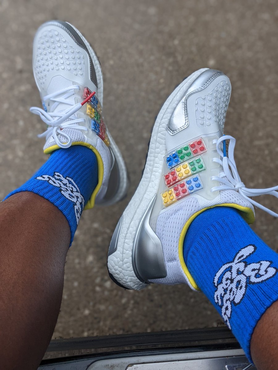 amcmath04's tweet photo. Just a UNDS kinda Sunday!
#chessnchecks #UNDSTee #KOTD #Adidas #UltaBoostDNA #LEGO #ashwithkicks #undssunday #soleangles #queenofsole #shoessofresh #thesolefirm #respectherstyle #wearyoursneakers #girlwholovessneakers #yoursneakersaredope
Shirt @chessnchecks
Shoes @adidas https://t.co/FHxfyPblR5