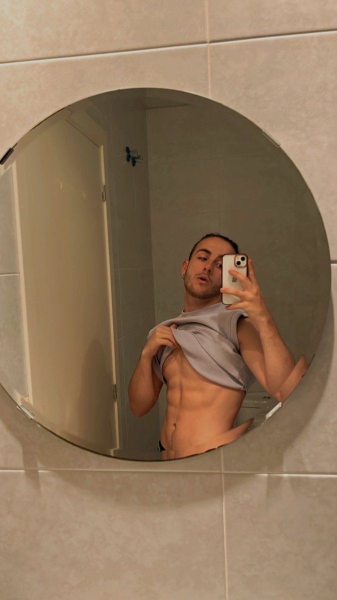 yooooooooooel's tweet photo. bromeas? https://t.co/EKQoKskIzG