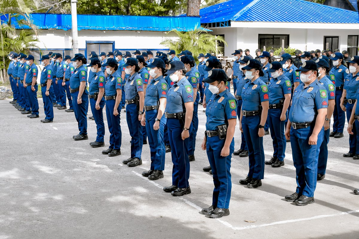 negorppopro7's tweet photo. A traditional Monday flag raising ceremony was conducted at the NOPPO parade ground on August 22, 2022 at 7:45AM, led by PCOL JONATHAN D PINEDA, OIC, NOPPO together with the Staff Officers, PNCO’s and NUP's attended the said activity. 
#WeServeAndProtect
#PNPKakampiMo https://t.co/8awQIymPYB