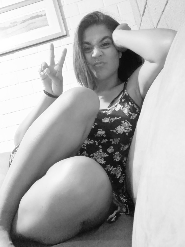 morena_1391's tweet photo. Un día eres joven y al otro día te pones feliz de llegar a tu casa porque ya quieres dormir

#lasde30 #FelizDomingo #casadosconhijos #bailarina https://t.co/h9yzYYWEQC