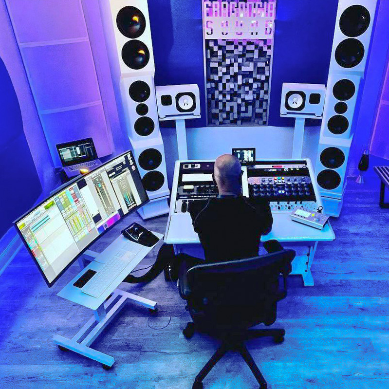 😍 In the studio with DJ Fragancia
📷 instagr.am/djfragancia
▶️ avid.com/pro-tools

#studio #studiolife #djfragancia #producer #mixing #recording #daw #protools #avid