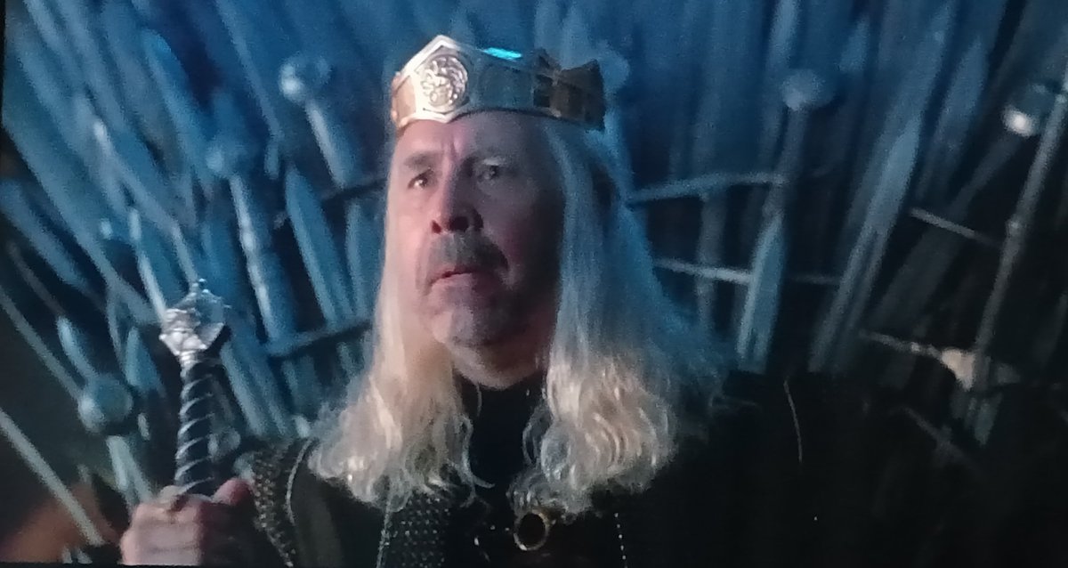 DavidCav21's tweet photo. #HouseoftheDragon (Ep. 1): Iniciamos con la intriga política que caracterizaba a Game of Thrones como el show de calidad que era. Es el Succession de Westeros. Una producción impecable, un increíble y terrorífico Matt Smith, una prometedora Emma D'Arcy. Iniciamos muy bien. https://t.co/obBhvZuqgl