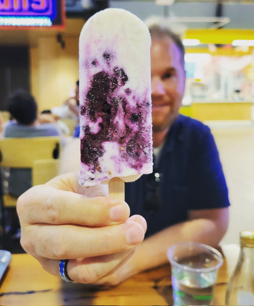 M2Esq's tweet photo. Did I just discover a gourmet popsicle joint tonight? Why, yes ... yes, I did. #poptimism https://t.co/U6b7UCC3al