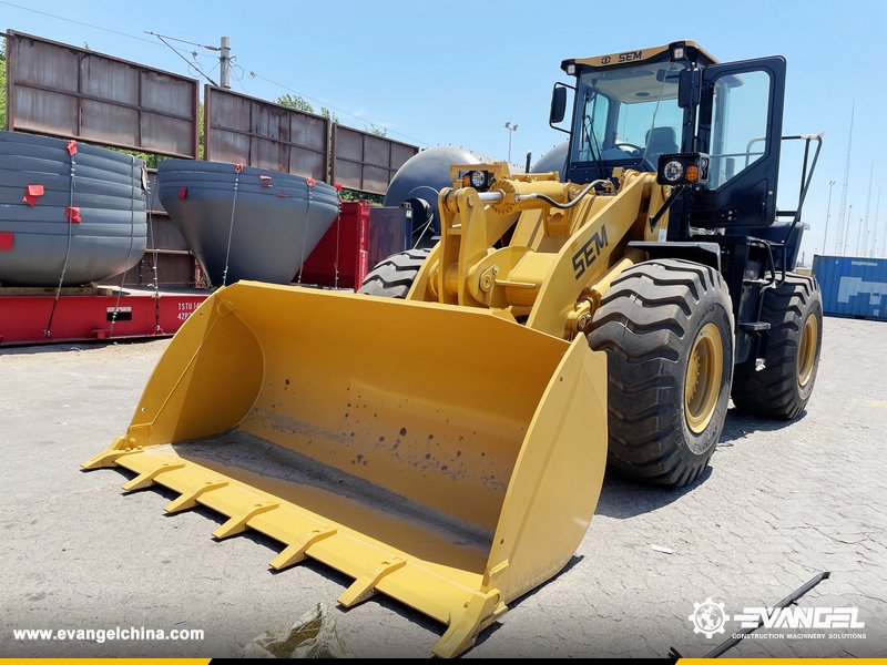 EvangelChina's tweet photo. SEM Brand New SEM655D Wheel Loader
1. Operating weight: 16700KG
2. Rated load: 5000kg
3. Bucket capacity: 3cbm
4. Engine: Weichai, 162KW
5. With Air Conditioner Cabin
sales@evangelchina.com
https://t.co/LMYdyt1eE6
#SEMwheelloader #wheelloader #SEM655D #SEM #loader #heavyequipment https://t.co/ECxWCL5bcC