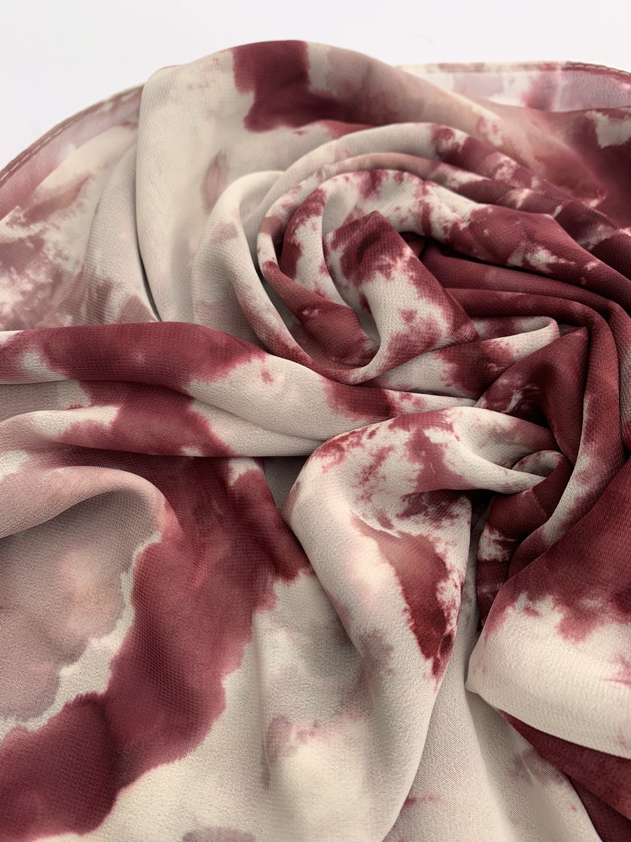 Zanzee_zee's tweet photo. I take God beg you,please retweet this for me🙏🙏

Ombré Chiffon Scarf🧕 

Perfect scarf for your plain dresses 

Price: #3,000

Available in different prints

To shop, dm or whatsapp https://t.co/do6HspVkV8 https://t.co/2PZGugKlD3