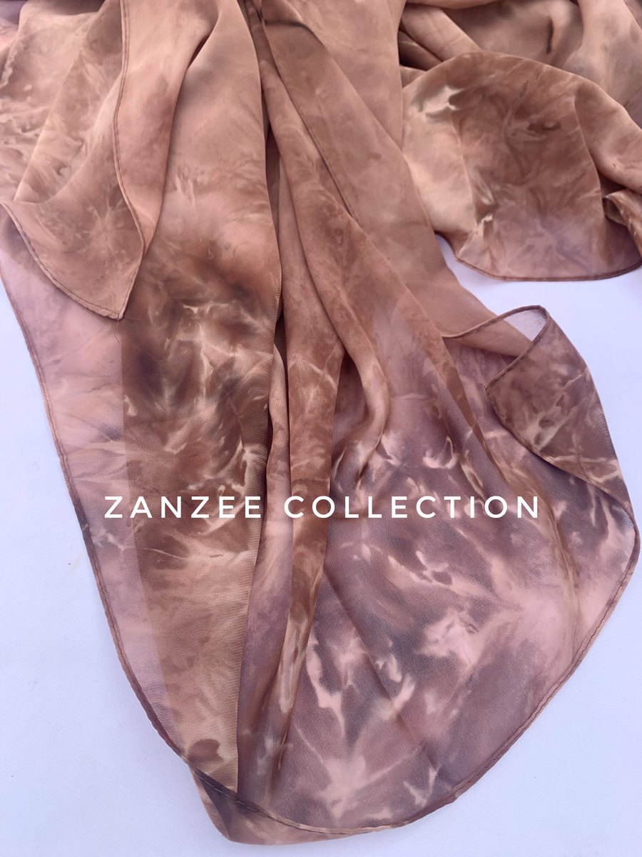 Zanzee_zee's tweet photo. I take God beg you,please retweet this for me🙏🙏

Ombré Chiffon Scarf🧕 

Perfect scarf for your plain dresses 

Price: #3,000

Available in different prints

To shop, dm or whatsapp https://t.co/do6HspVkV8 https://t.co/2PZGugKlD3