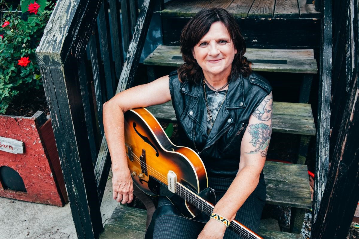 RecCollMag's tweet photo. Out 16 Sept., #AmyRay If It All Goes South, with #JeffFielder (#MarkLanegan), #DanielWalker (#Heart), on Daemon. (Photo: Sandlin Gaither) https://t.co/abARzAaXXr