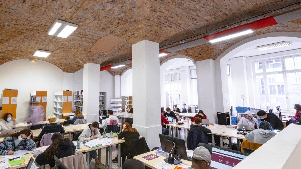 UPCite_Bib's tweet photo. La majorité des bibliothèques d'@Univ_Paris réouvrent aujourd'hui leurs portes ! #WelcomeBack 📸📖 

Consulter les dates et horaires ➡️ https://t.co/b7Sgh9CNEI https://t.co/ZQEHNMsro0