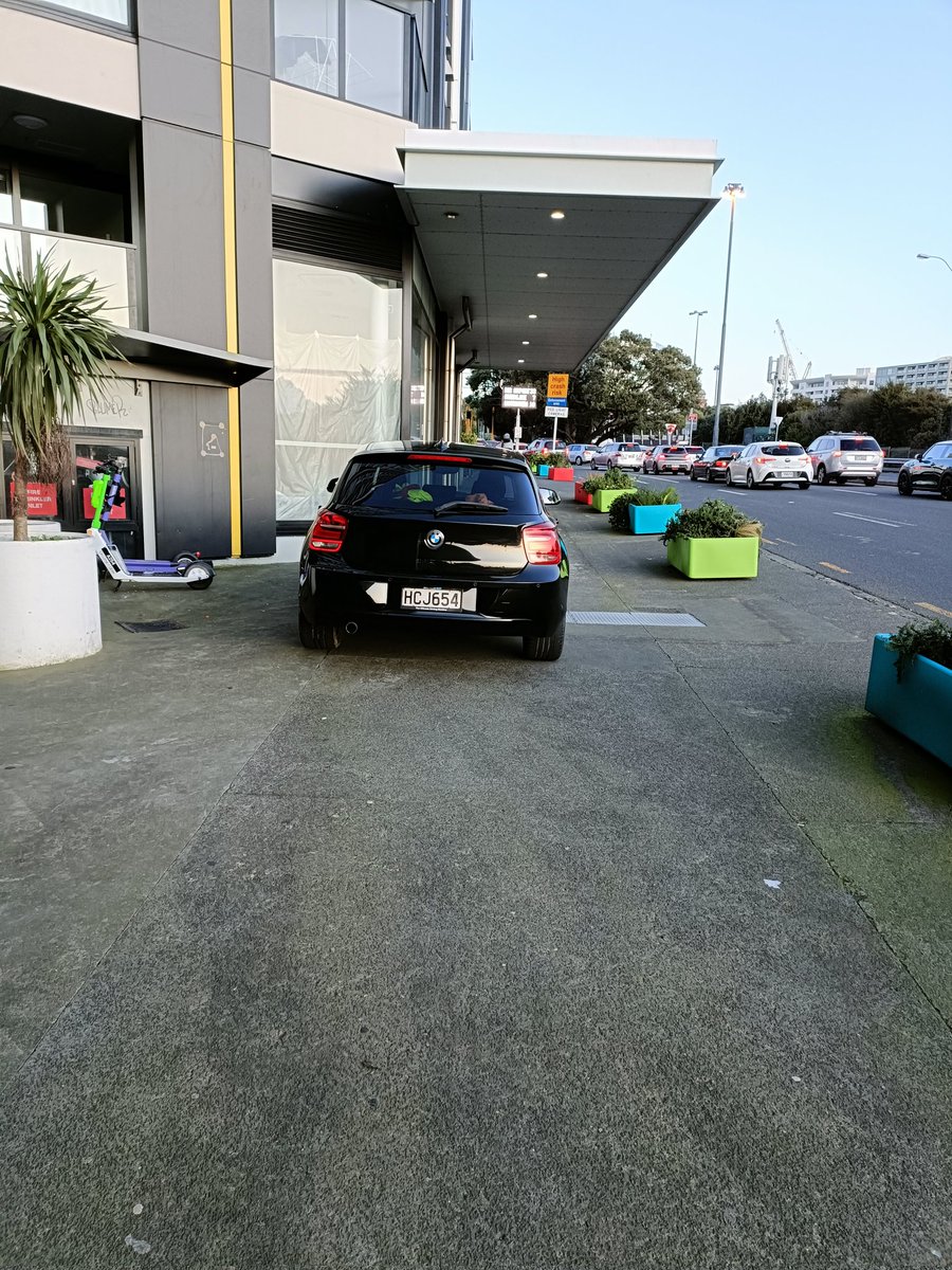 akl_richard's tweet photo. The walk home https://t.co/5fgBDhV9Em